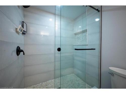 162 Greenbrook Drive, Kitchener, ON - Indoor Photo Showing Bathroom