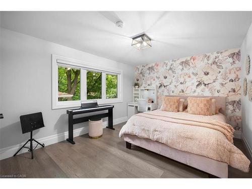 162 Greenbrook Drive, Kitchener, ON - Indoor Photo Showing Bedroom