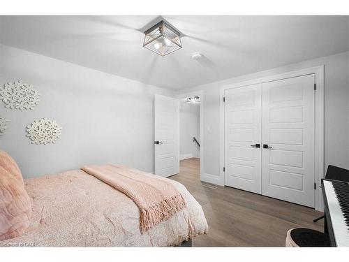 162 Greenbrook Drive, Kitchener, ON - Indoor Photo Showing Bedroom