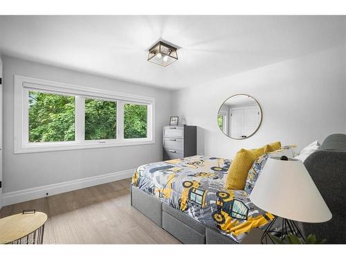 162 Greenbrook Drive, Kitchener, ON - Indoor Photo Showing Bedroom