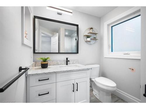 162 Greenbrook Drive, Kitchener, ON - Indoor Photo Showing Bathroom