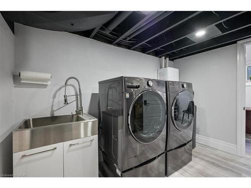 162 Greenbrook Drive, Kitchener, ON - Indoor Photo Showing Laundry Room