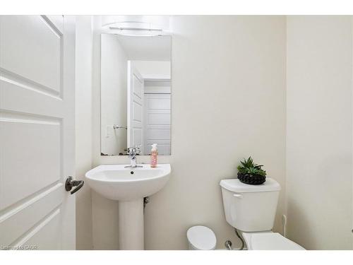 107 Pagebrook Crescent, Stoney Creek, ON - Indoor Photo Showing Bathroom