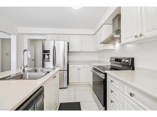 107 Pagebrook Crescent, Stoney Creek, ON - Indoor Photo Showing Kitchen With Double Sink With Upgraded Kitchen