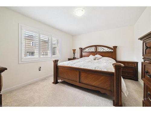 107 Pagebrook Crescent, Stoney Creek, ON - Indoor Photo Showing Bedroom