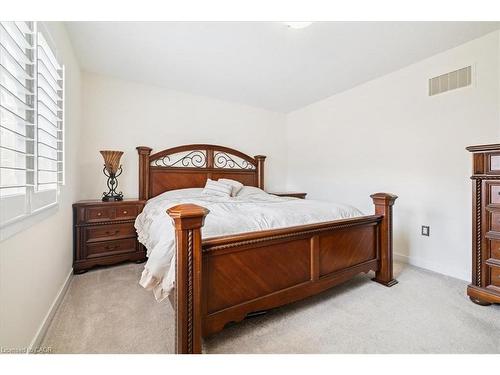 107 Pagebrook Crescent, Stoney Creek, ON - Indoor Photo Showing Bedroom