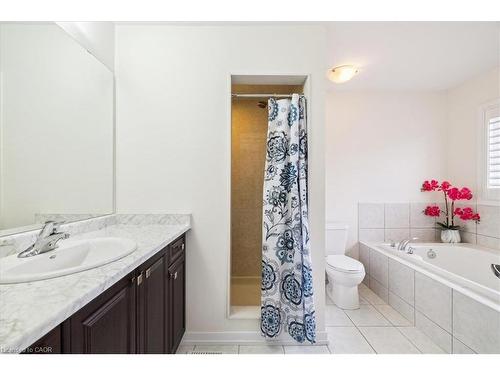 107 Pagebrook Crescent, Stoney Creek, ON - Indoor Photo Showing Bathroom