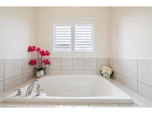 107 Pagebrook Crescent, Stoney Creek, ON - Indoor Photo Showing Bathroom
