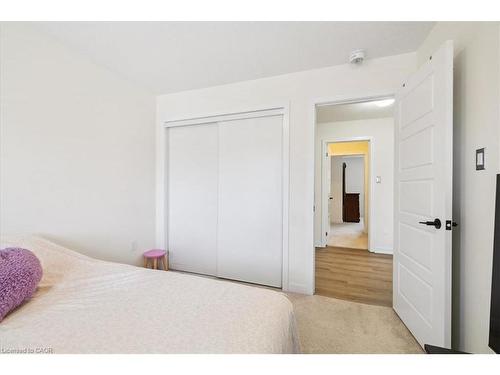 107 Pagebrook Crescent, Stoney Creek, ON - Indoor Photo Showing Bedroom