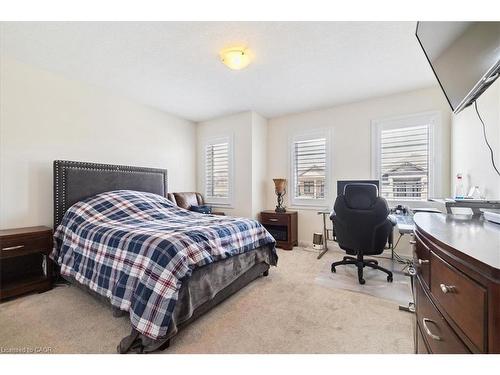 107 Pagebrook Crescent, Stoney Creek, ON - Indoor Photo Showing Bedroom
