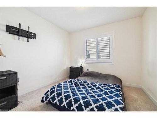 107 Pagebrook Crescent, Stoney Creek, ON - Indoor Photo Showing Bedroom