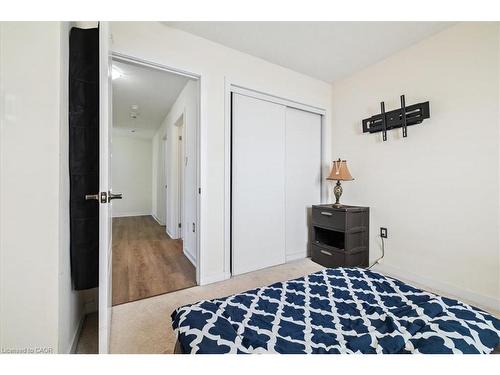 107 Pagebrook Crescent, Stoney Creek, ON - Indoor Photo Showing Bedroom