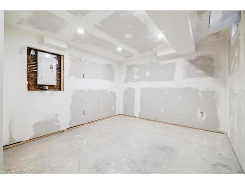 107 Pagebrook Crescent, Stoney Creek, ON - Indoor Photo Showing Other Room