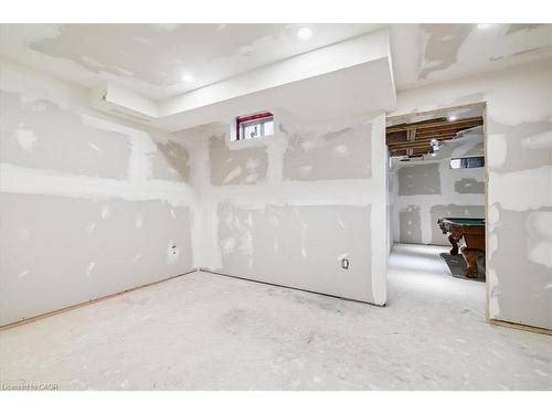 107 Pagebrook Crescent, Stoney Creek, ON - Indoor Photo Showing Garage