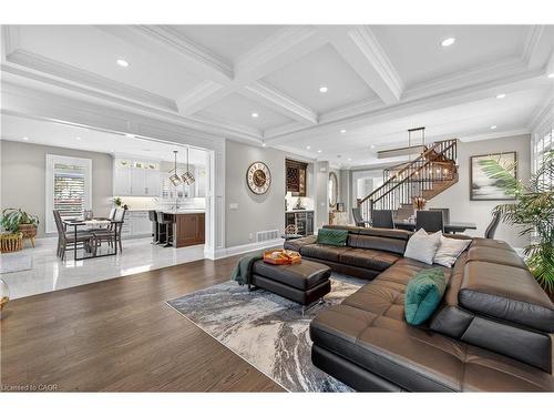 18 David Avenue, Hamilton, ON - Indoor Photo Showing Living Room