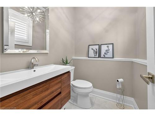 18 David Avenue, Hamilton, ON - Indoor Photo Showing Bathroom
