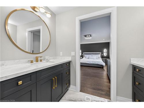 18 David Avenue, Hamilton, ON - Indoor Photo Showing Bathroom