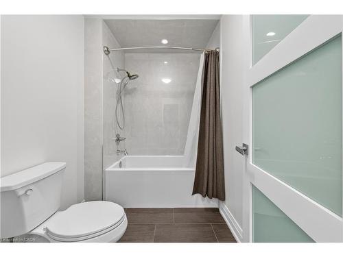 18 David Avenue, Hamilton, ON - Indoor Photo Showing Bathroom