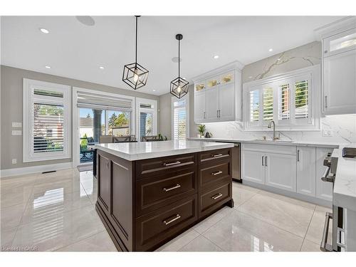 18 David Avenue, Hamilton, ON - Indoor Photo Showing Kitchen With Upgraded Kitchen