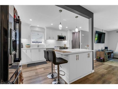 110 Graystone Crescent, Welland, ON - Indoor Photo Showing Kitchen With Upgraded Kitchen