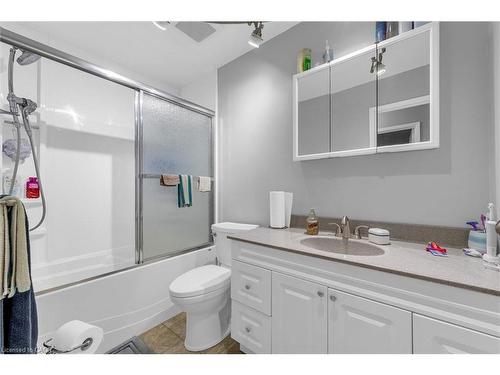 110 Graystone Crescent, Welland, ON - Indoor Photo Showing Bathroom