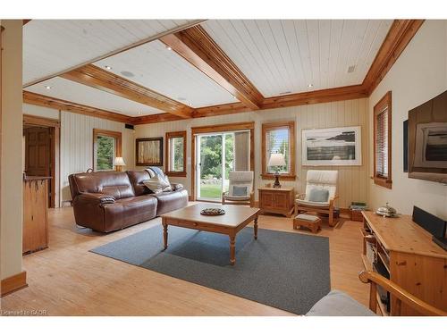 36 Manitouwabing Estates Road, Mckellar, ON - Indoor Photo Showing Living Room