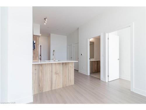 304-25 Wellington Street S, Kitchener, ON - Indoor