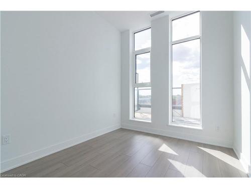 304-25 Wellington Street S, Kitchener, ON - Indoor Photo Showing Other Room