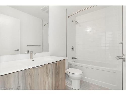 304-25 Wellington Street S, Kitchener, ON - Indoor Photo Showing Bathroom