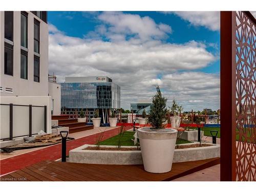 304-25 Wellington Street S, Kitchener, ON - Outdoor