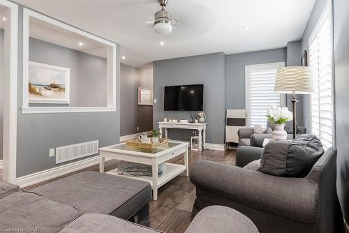 15 Buttercup Crescent, Waterdown, ON - Indoor Photo Showing Living Room