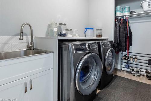 15 Buttercup Crescent, Waterdown, ON - Indoor Photo Showing Laundry Room