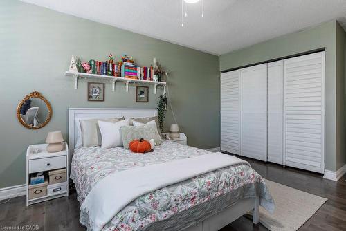 15 Buttercup Crescent, Waterdown, ON - Indoor Photo Showing Bedroom
