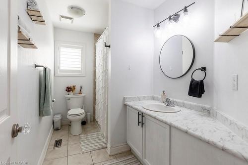 15 Buttercup Crescent, Waterdown, ON - Indoor Photo Showing Bathroom
