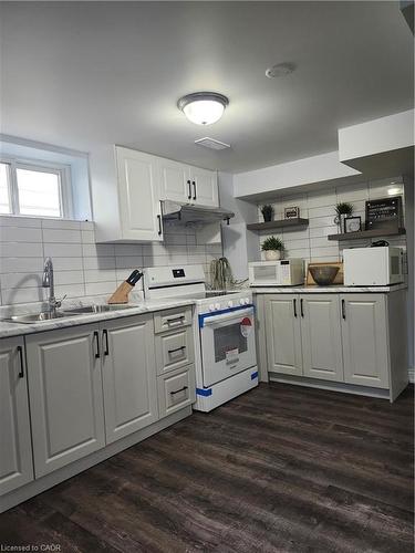 11 Mercer Road, Cambridge, ON - Indoor Photo Showing Kitchen With Double Sink