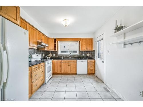 9 Valanna Court, Hamilton, ON - Indoor Photo Showing Kitchen
