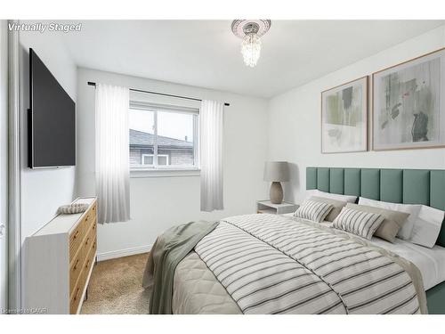 9 Valanna Court, Hamilton, ON - Indoor Photo Showing Bedroom