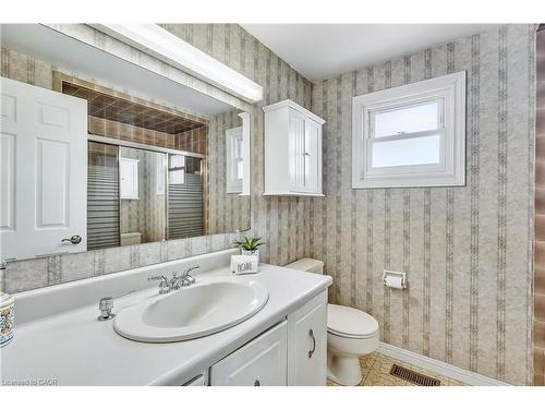 9 Valanna Court, Hamilton, ON - Indoor Photo Showing Bathroom