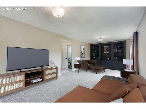 9 Valanna Court, Hamilton, ON - Indoor Photo Showing Living Room