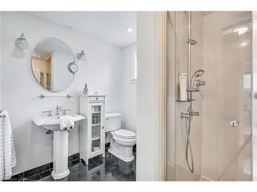 9 Valanna Court, Hamilton, ON - Indoor Photo Showing Bathroom