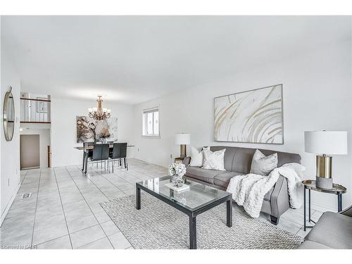 9 Valanna Court, Hamilton, ON - Indoor Photo Showing Living Room