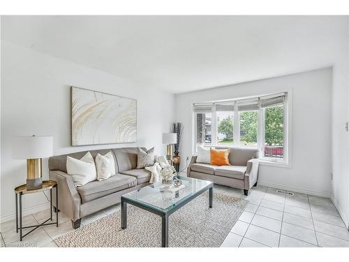 9 Valanna Court, Hamilton, ON - Indoor Photo Showing Living Room