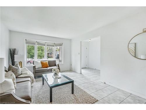 9 Valanna Court, Hamilton, ON - Indoor Photo Showing Living Room
