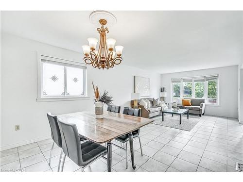9 Valanna Court, Hamilton, ON - Indoor Photo Showing Dining Room