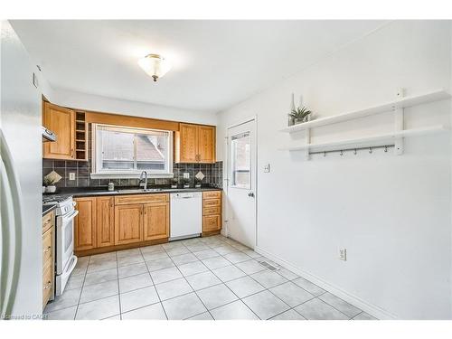9 Valanna Court, Hamilton, ON - Indoor Photo Showing Kitchen