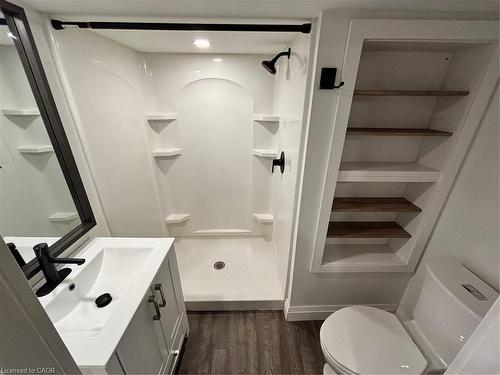 96 London Street N, Hamilton, ON - Indoor Photo Showing Bathroom