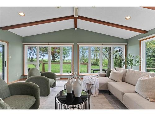 15633 Kennedy Road, Caledon, ON - Indoor Photo Showing Living Room