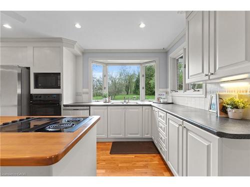 15633 Kennedy Road, Caledon, ON - Indoor Photo Showing Kitchen With Double Sink