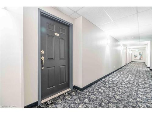 207-980 Golf Links Road, Hamilton, ON - Indoor Photo Showing Other Room