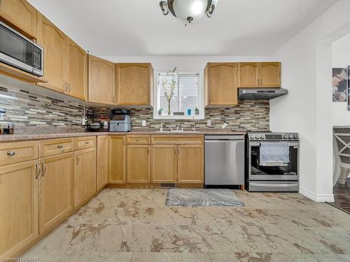 538 Alberta Avenue, Woodstock, ON - Indoor Photo Showing Kitchen